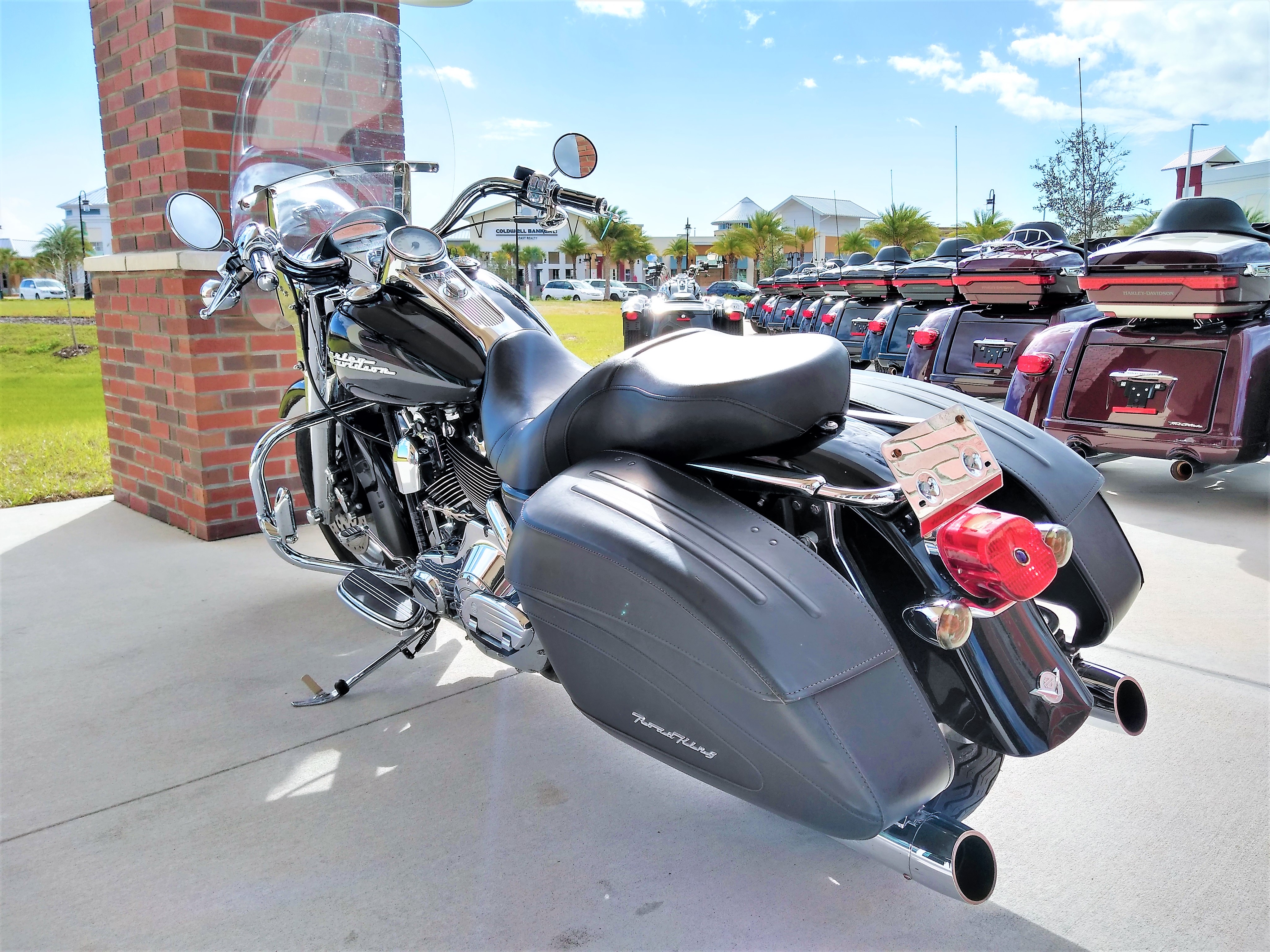 2004 road king tour pack